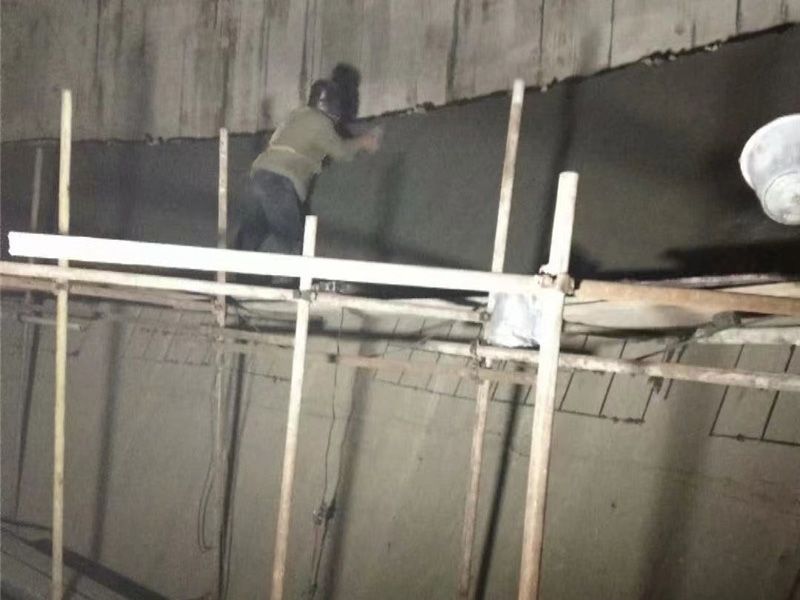 高強耐磨料施工現場